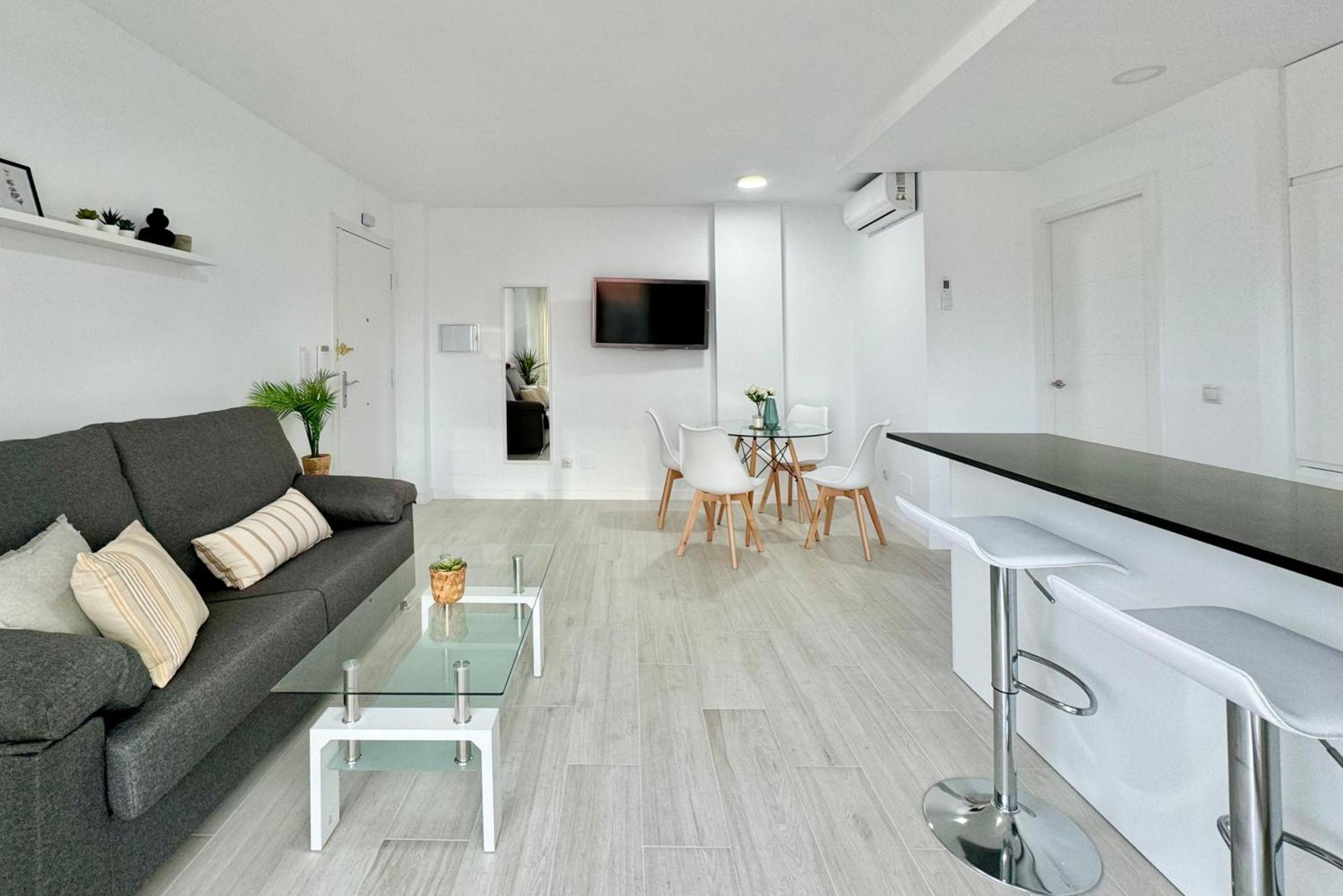 Appartement En 1ª Linea De Playa, Piscina Y Parking