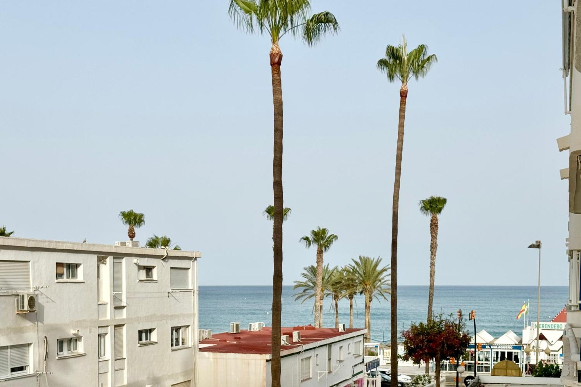 En 1ª Linea De Playa, Piscina Y Parking Benalmádena
